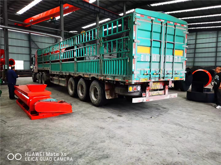 遼寧盤錦客戶年產(chǎn)3萬(wàn)噸顆粒有機(jī)肥生產(chǎn)線第二車發(fā)貨