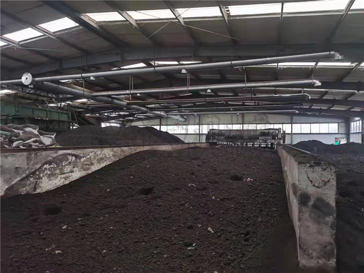 發(fā)酵場(chǎng)地 槽式翻堆機(jī)