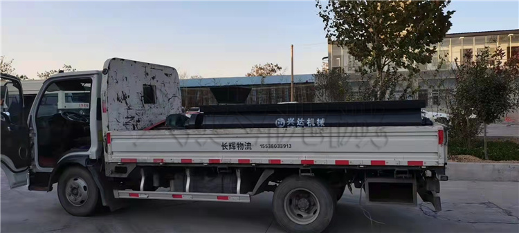 80型雙軸攪拌機(jī)裝車發(fā)貨