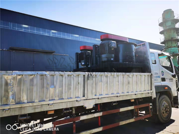 2臺(tái)有機(jī)肥立式粉碎機(jī)發(fā)貨現(xiàn)場(chǎng)