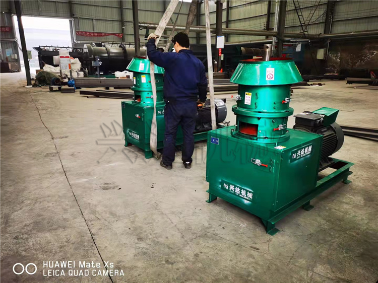 免烘干擠壓造粒生產(chǎn)線發(fā)往新鄭客戶現(xiàn)場(chǎng)