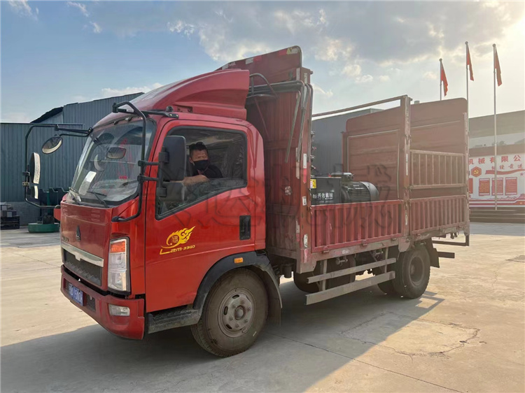 420型免烘干擠壓造粒機 發(fā)往河北客戶現(xiàn)場