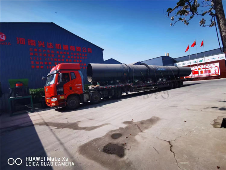 新鄉(xiāng)獲嘉縣年產(chǎn)3萬(wàn)噸有機(jī)肥顆粒生產(chǎn)線 第一車發(fā)貨現(xiàn)場(chǎng)