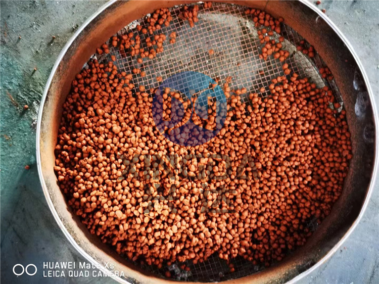 客戶寄料礦石尾渣試驗有機肥圓盤造粒機顆粒效果