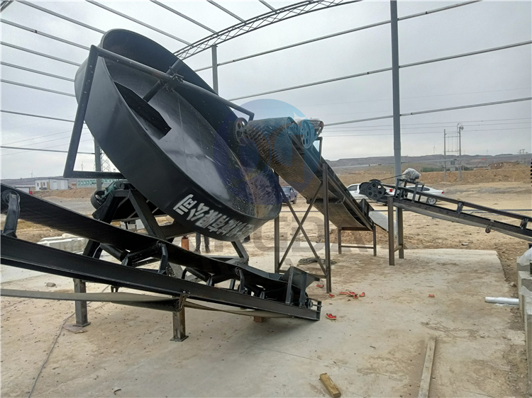 寧夏固原 年產(chǎn)3萬(wàn)噸顆粒有機(jī)肥生產(chǎn)線(xiàn) 安裝現(xiàn)場(chǎng)