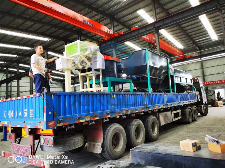 遼寧大連客戶年產(chǎn)2萬噸粉狀有機(jī)肥生產(chǎn)線 裝車發(fā)貨現(xiàn)場(chǎng)