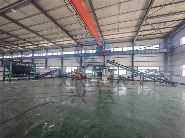 遼寧客戶年產2萬噸粉狀生物有機肥生產線 安裝調試現(xiàn)場