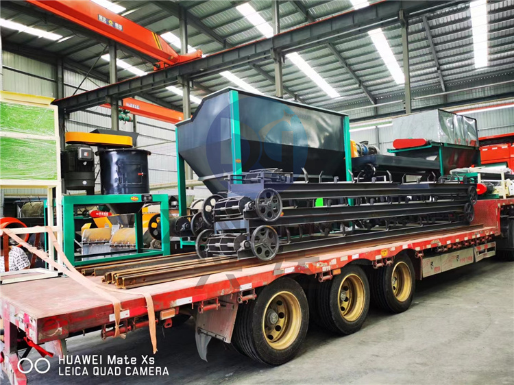 甘肅年產(chǎn)5000噸粉狀生物有機(jī)肥生產(chǎn)線 裝車(chē)發(fā)貨現(xiàn)場(chǎng)