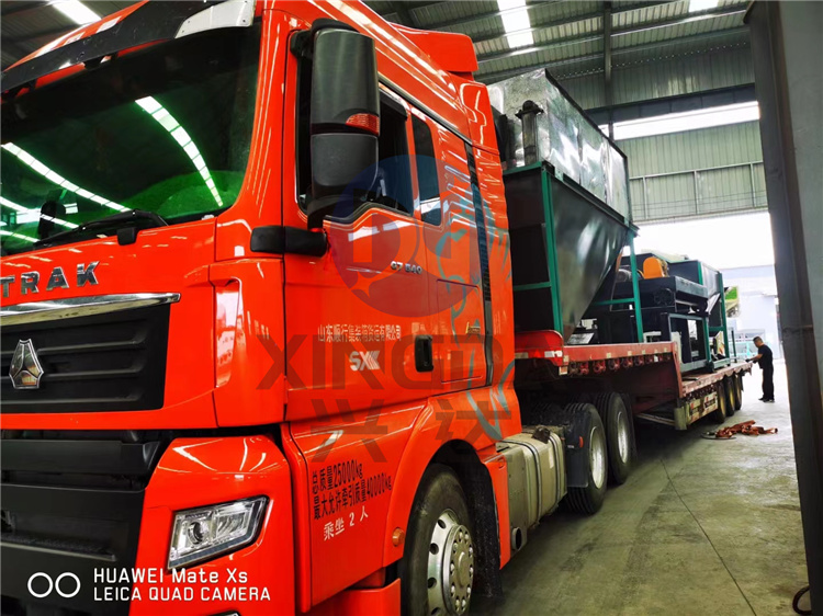 甘肅年產(chǎn)5000噸粉狀生物有機(jī)肥生產(chǎn)線 裝車(chē)發(fā)貨現(xiàn)場(chǎng)