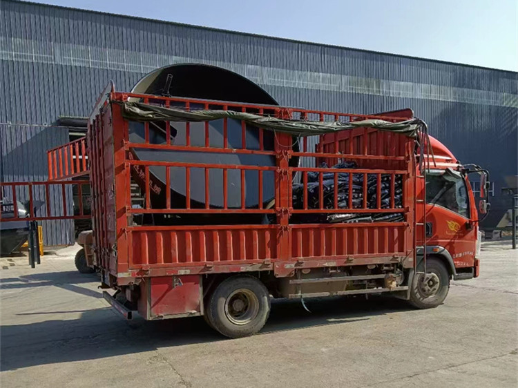 2.5m有機(jī)肥圓盤造粒機(jī)發(fā)貨現(xiàn)場(chǎng)