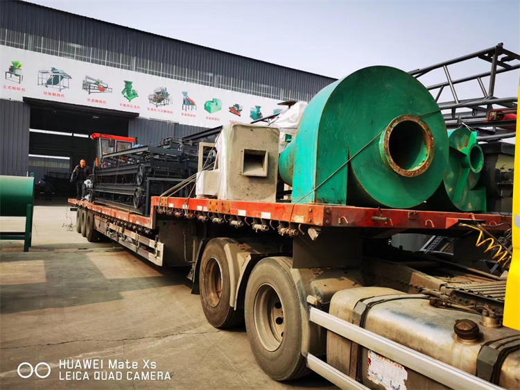 云南客戶年產(chǎn)2萬(wàn)噸顆粒有機(jī)肥生產(chǎn)線發(fā)貨現(xiàn)場(chǎng)