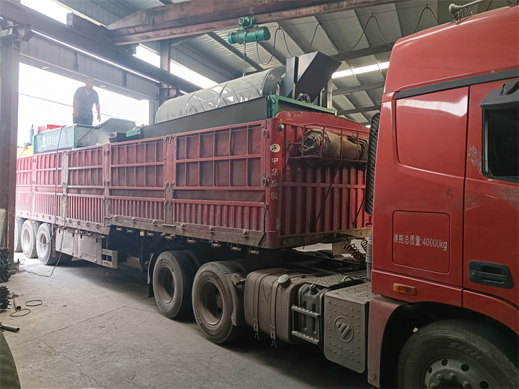 內(nèi)蒙準(zhǔn)格爾旗年產(chǎn)1萬噸粉劑有機(jī)肥生產(chǎn)線發(fā)貨現(xiàn)場