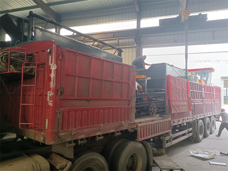 內(nèi)蒙準(zhǔn)格爾旗年產(chǎn)1萬噸粉劑有機(jī)肥生產(chǎn)線發(fā)貨現(xiàn)場