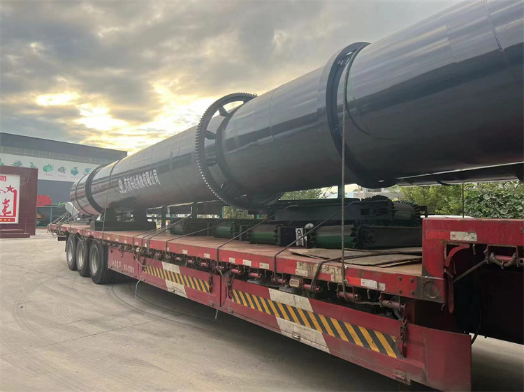 年產(chǎn)3萬(wàn)噸顆粒有機(jī)肥生產(chǎn)線第二車發(fā)貨現(xiàn)場(chǎng)