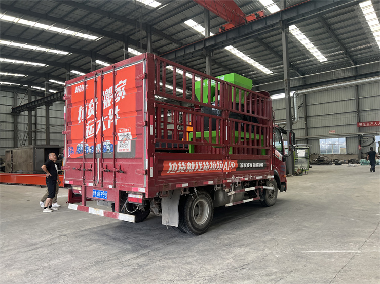 有機肥1米立式粉碎機發(fā)貨