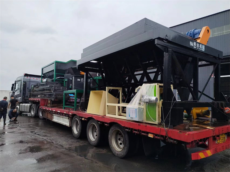 哈爾濱客戶年產(chǎn)3萬(wàn)噸粉劑有機(jī)肥生產(chǎn)線發(fā)貨現(xiàn)場(chǎng)