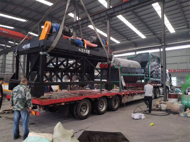 哈爾濱客戶年產(chǎn)3萬(wàn)噸粉劑有機(jī)肥生產(chǎn)線發(fā)貨現(xiàn)場(chǎng)