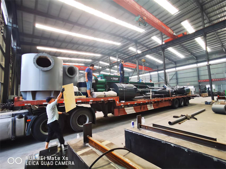 新疆客戶年產(chǎn)一萬噸顆粒有機(jī)肥生產(chǎn)線第五車發(fā)貨現(xiàn)場(chǎng)