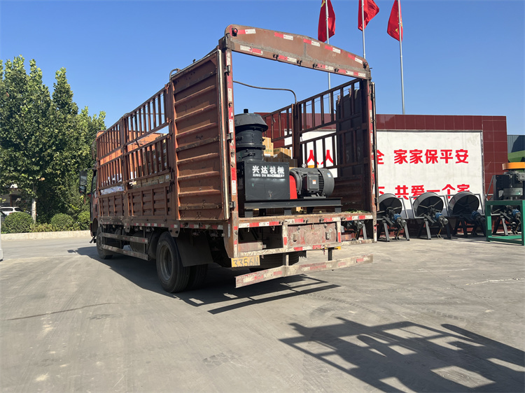 有機肥免烘干造粒機發(fā)貨現(xiàn)場