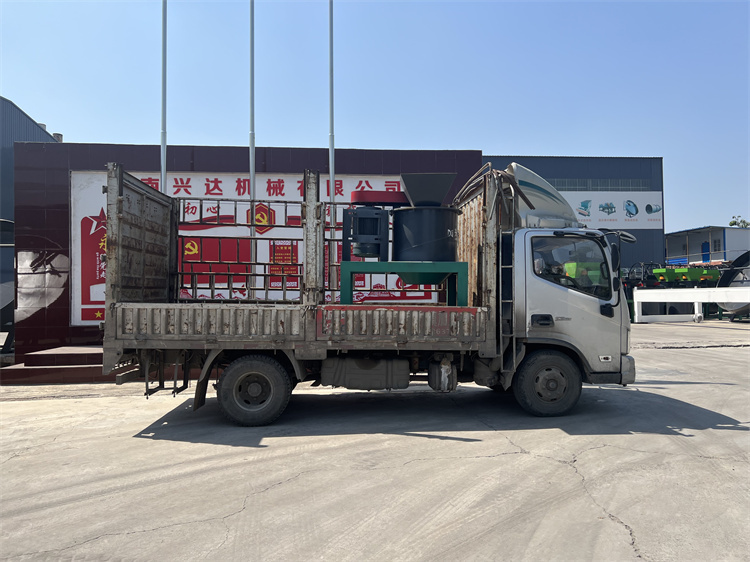 有機肥立式粉碎機發(fā)貨現(xiàn)場