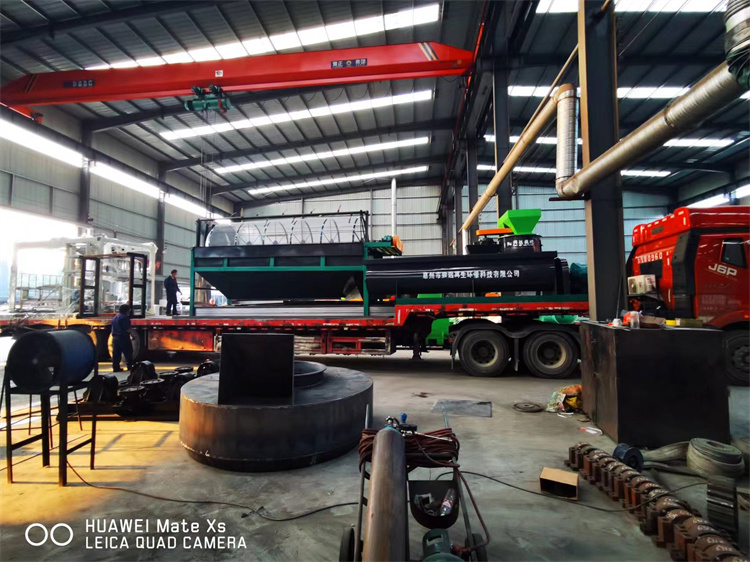 廣東惠州客戶年產(chǎn)3萬(wàn)噸顆粒有機(jī)肥生產(chǎn)線發(fā)貨現(xiàn)場(chǎng)第四車