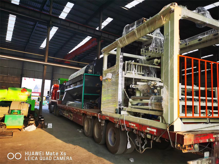 廣東惠州客戶年產(chǎn)3萬(wàn)噸顆粒有機(jī)肥生產(chǎn)線發(fā)貨現(xiàn)場(chǎng)第四車