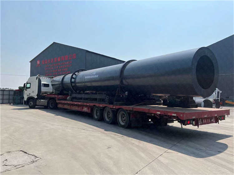 生產(chǎn)線5萬噸客戶發(fā)貨現(xiàn)場羊糞顆粒設備