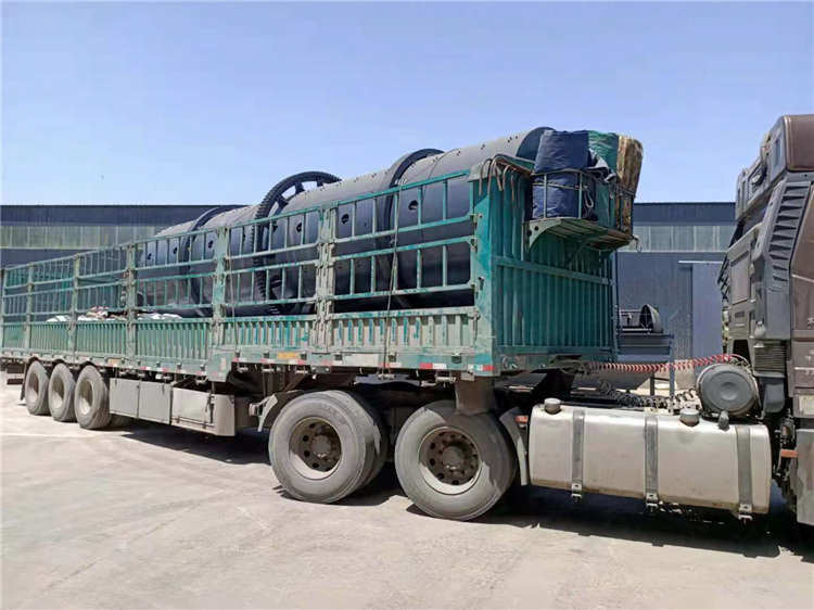 生產(chǎn)羊糞有機肥顆粒加工設備轉鼓造粒機發(fā)貨