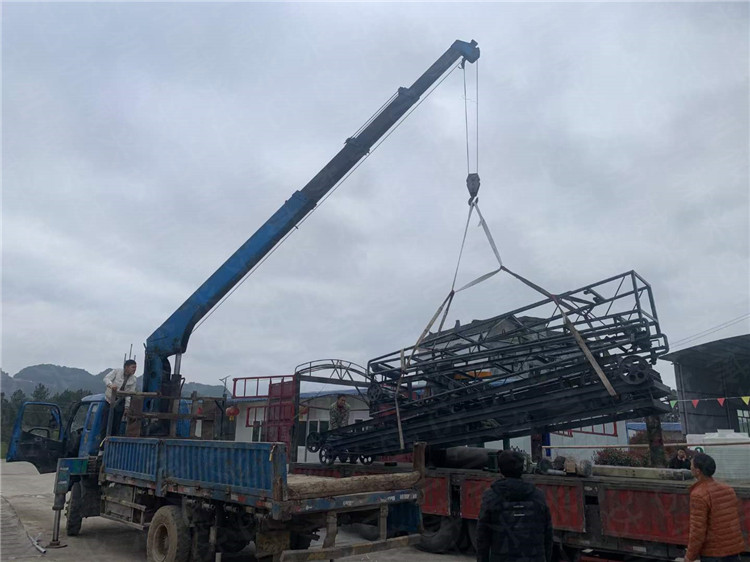 新疆吉木乃粉劑生產(chǎn)線年產(chǎn)1萬噸牛糞設(shè)備發(fā)貨