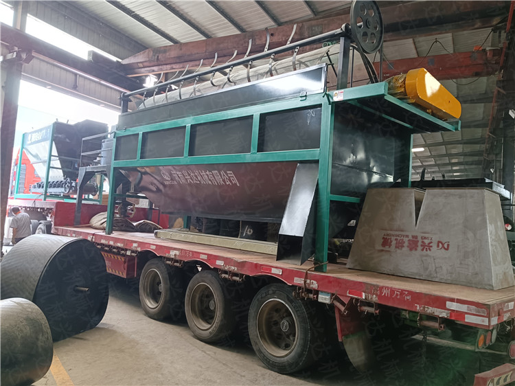 有機(jī)肥年產(chǎn)5萬噸雞糞顆粒生產(chǎn)線發(fā)貨現(xiàn)場