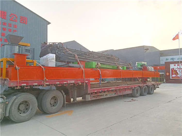 大跨度10米羊糞輪盤翻拋機(jī)發(fā)貨