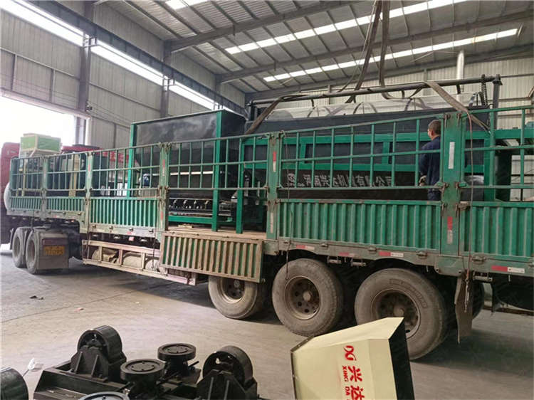 有機(jī)肥粉狀肥料自動(dòng)包裝機(jī)生產(chǎn)線設(shè)備發(fā)貨