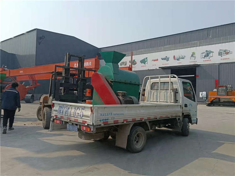 半濕物料臥式粉碎機(jī)發(fā)貨現(xiàn)場(chǎng)