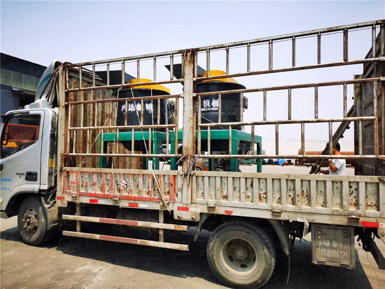 客戶定制2臺(tái)80型立式有機(jī)肥粉碎機(jī)發(fā)貨現(xiàn)場(chǎng)