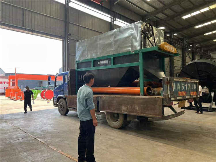 1.2米有機(jī)肥篩分機(jī)發(fā)貨現(xiàn)場(chǎng)