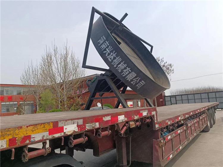 客戶制作牛糞有機肥訂購3米圓盤造粒機發(fā)貨現(xiàn)場