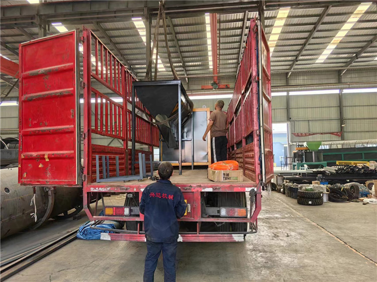 甘肅客戶3立方臥式有機(jī)肥發(fā)酵罐發(fā)貨現(xiàn)場(chǎng)