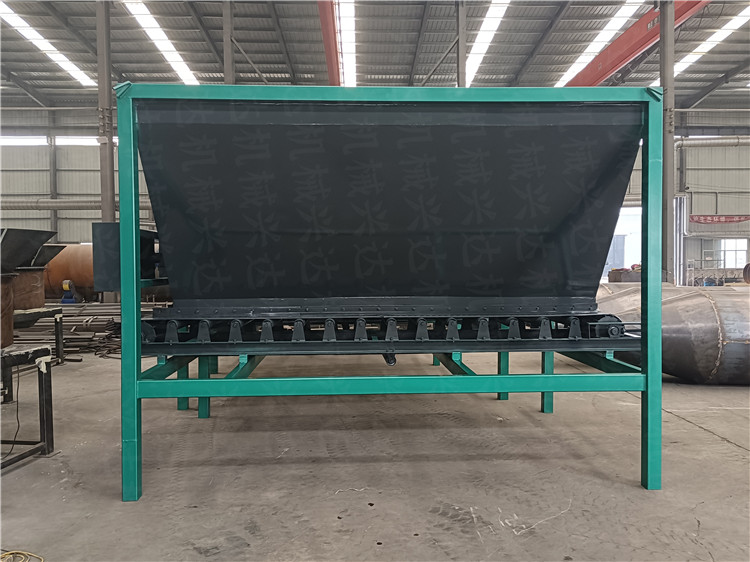 有機(jī)肥鏟車喂料倉(cāng) 肥料生產(chǎn)緩存料倉(cāng) 雞糞生產(chǎn)線配套設(shè)備