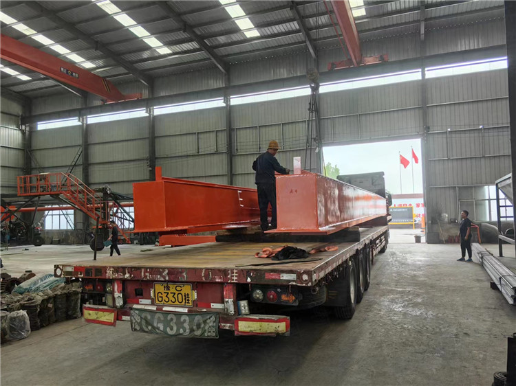 30米跨度液壓輪盤翻拋機(jī)兩車發(fā)貨現(xiàn)場