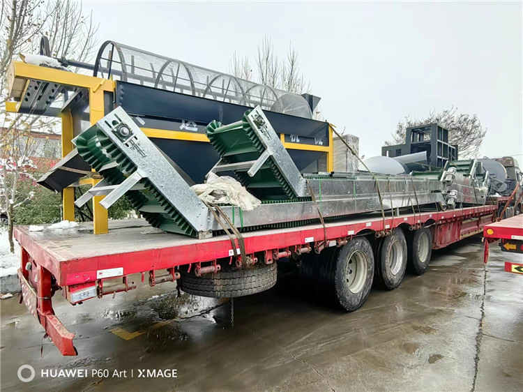 年產(chǎn)3萬鴨糞有機(jī)肥生產(chǎn)線發(fā)貨現(xiàn)場