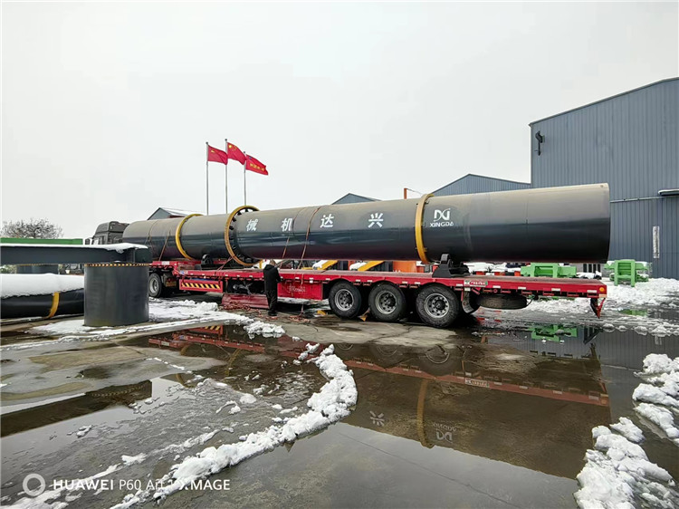 年產(chǎn)5萬(wàn)牛糞有機(jī)肥生產(chǎn)線發(fā)貨現(xiàn)場(chǎng)