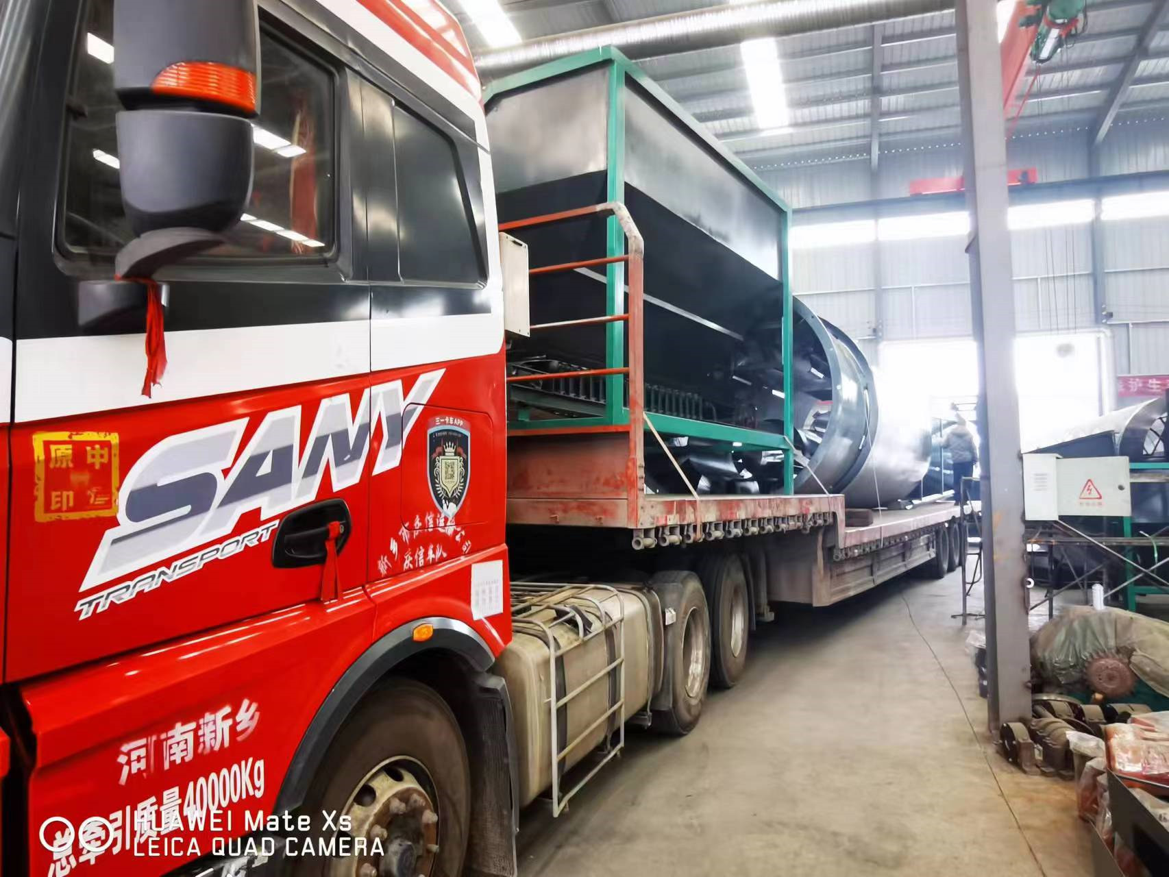 年產(chǎn)1萬噸有機肥粉狀生產(chǎn)線發(fā)貨現(xiàn)場