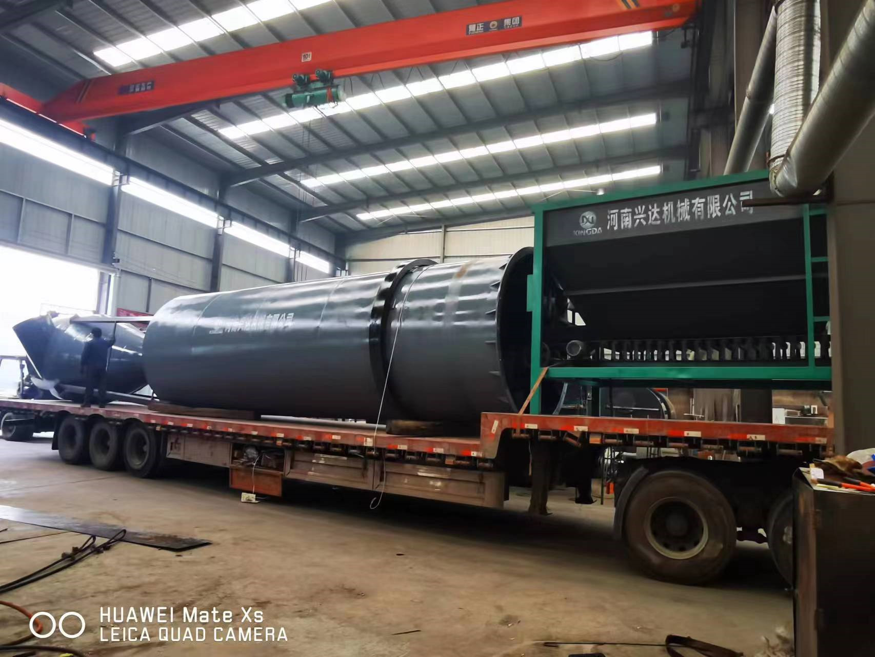 年產(chǎn)3萬(wàn)牛糞有機(jī)肥生產(chǎn)線(xiàn)發(fā)貨現(xiàn)場(chǎng)