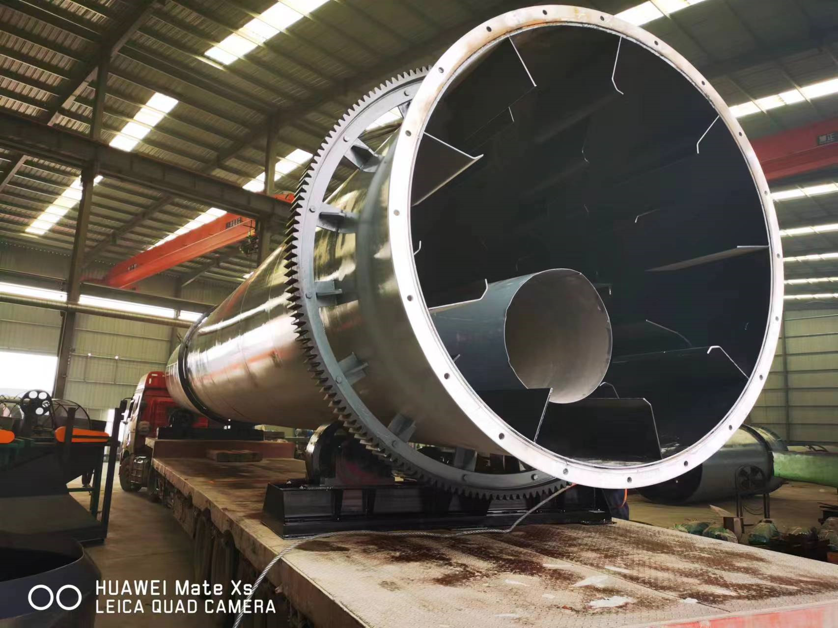 年產(chǎn)5萬噸有機(jī)肥粉狀生產(chǎn)線發(fā)貨現(xiàn)場(chǎng)