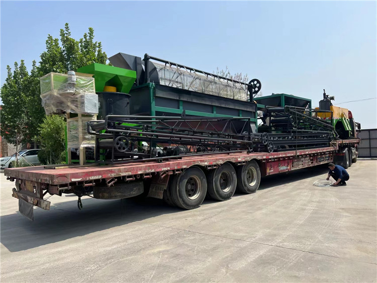 年產(chǎn)2萬豬糞有機肥生產(chǎn)線發(fā)貨現(xiàn)場