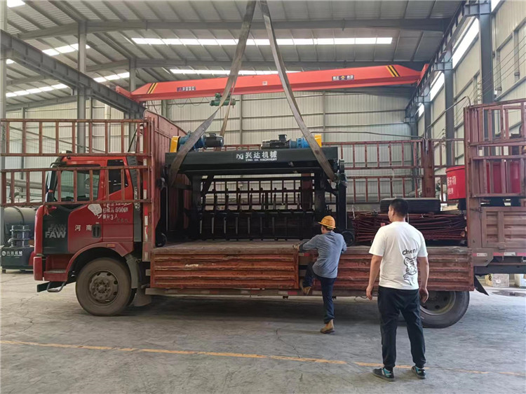 年產(chǎn)2萬噸有機(jī)肥粉狀生產(chǎn)線發(fā)貨現(xiàn)場