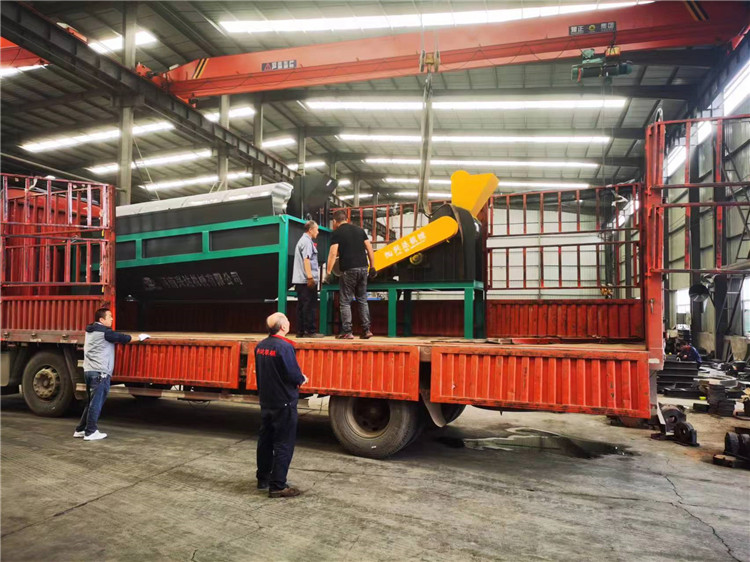 年產(chǎn)1萬(wàn)噸有機(jī)肥顆粒生產(chǎn)線(xiàn)發(fā)貨現(xiàn)場(chǎng)