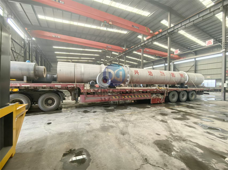 1.5米有機(jī)肥回轉(zhuǎn)式烘干機(jī)發(fā)貨現(xiàn)場(chǎng)