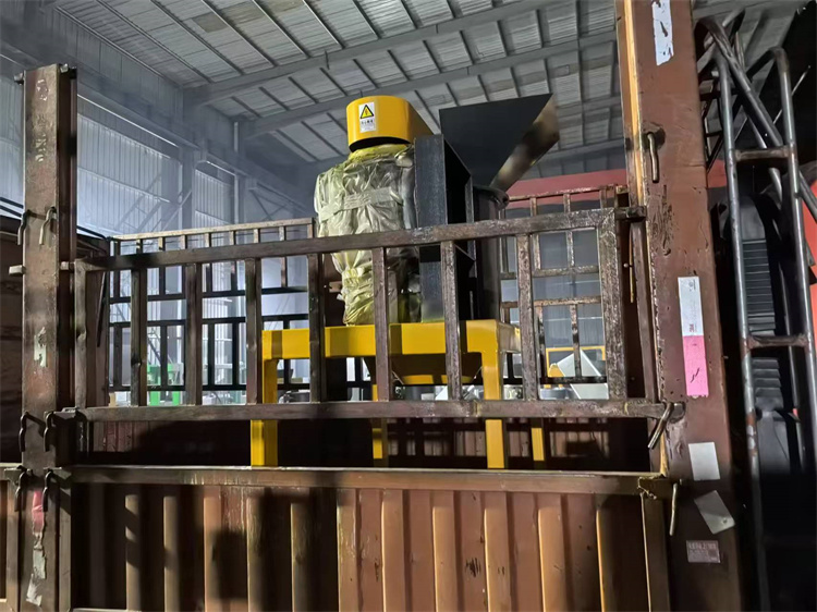 年產2萬鴨糞有機肥生產線發(fā)貨現(xiàn)場