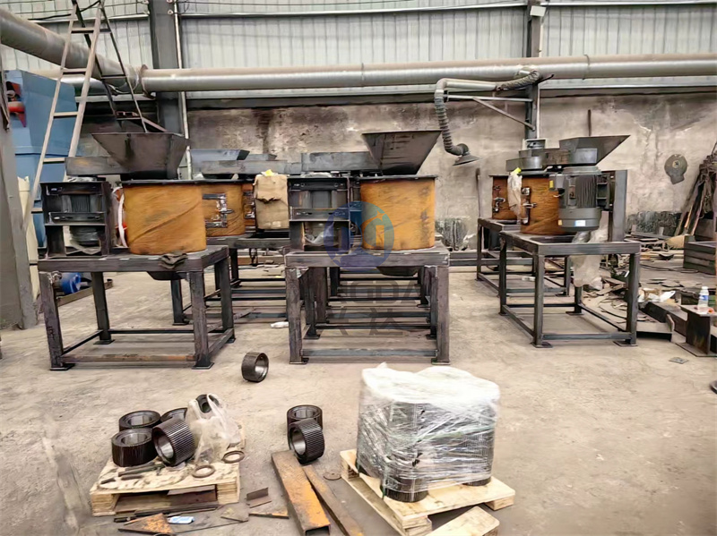 有機肥立式粉碎機加工現(xiàn)場